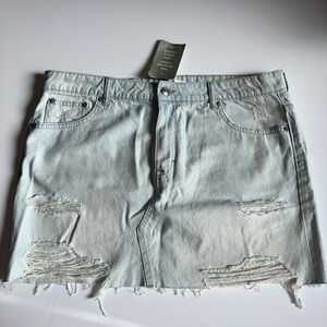 NWT Divided by H&M Denim Mini Skirt Size 14 Y2K Frayed Hem Distressed Light Wash